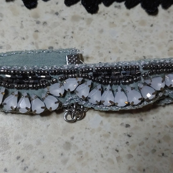 Neck Choker Bundle Beaded-Lace Necklace - Picture 4 of 4